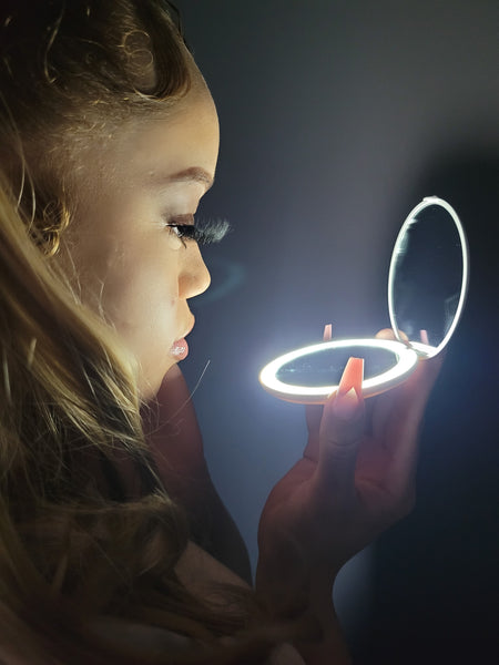 Light up led compact mirror